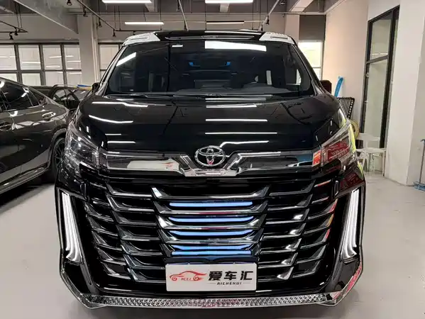 Toyota Alphard 2025