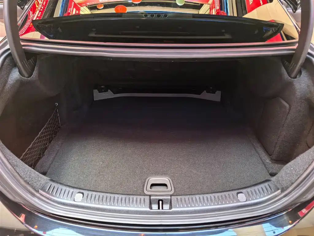 Mercedes-Benz E-Class 2017 — фото 18