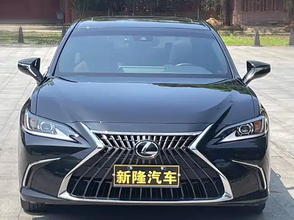 Lexus ES 2023