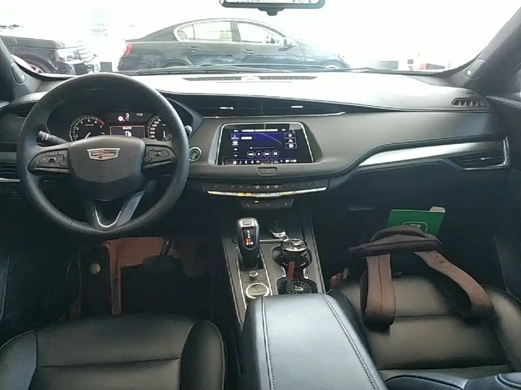 Cadillac XT4 2019 — фото 10