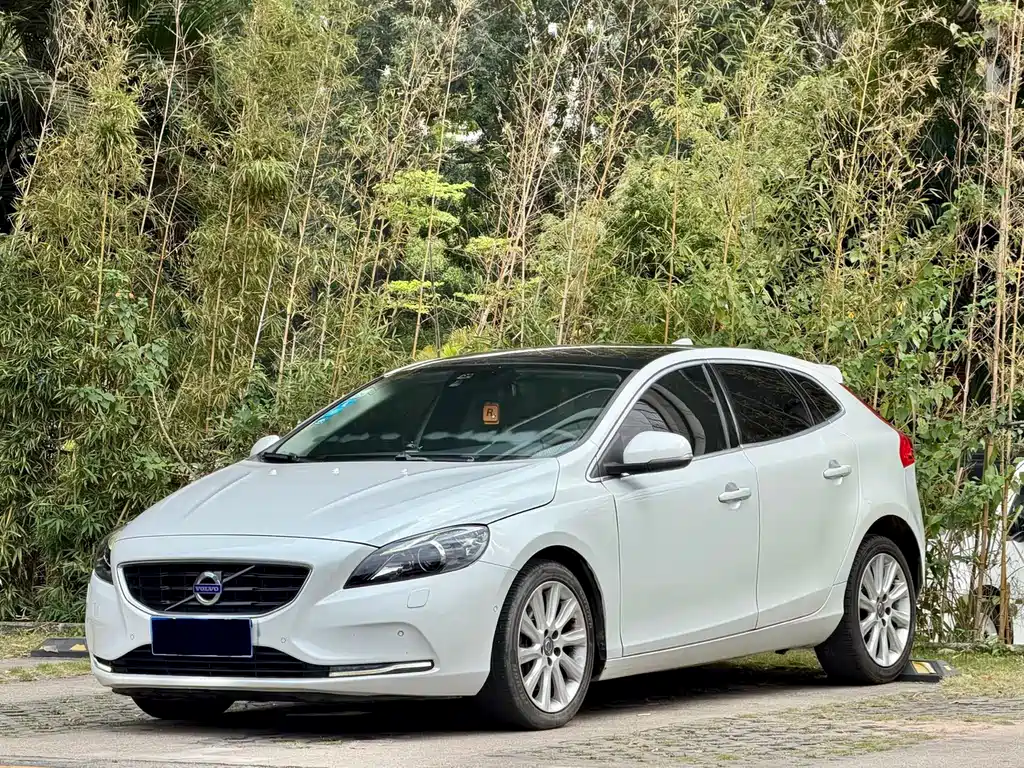 Volvo V40 2016 — фото 1