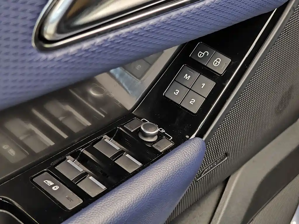 Land Rover Velar 2018 — фото 10