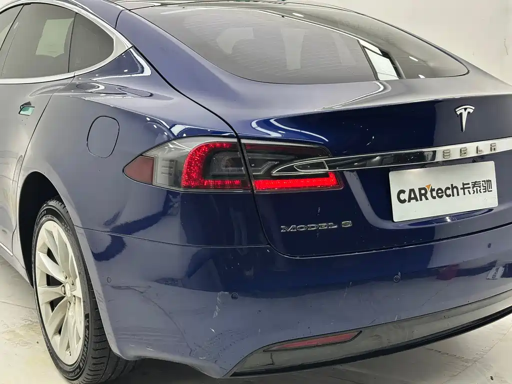 Tesla Model S 2018 — фото 24
