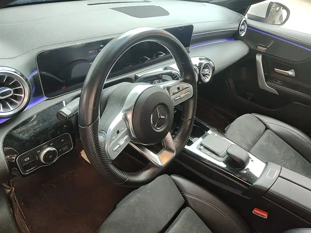 Mercedes-Benz A-Class 2020 — фото 11