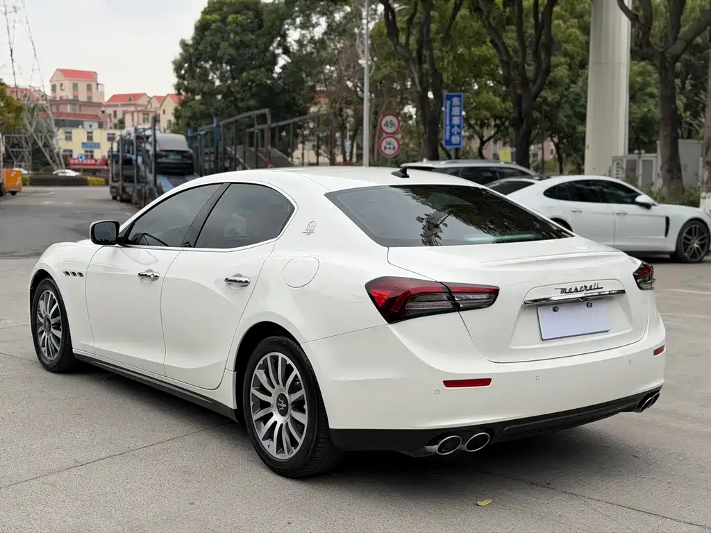 Maserati Ghibli 2015 — фото 10
