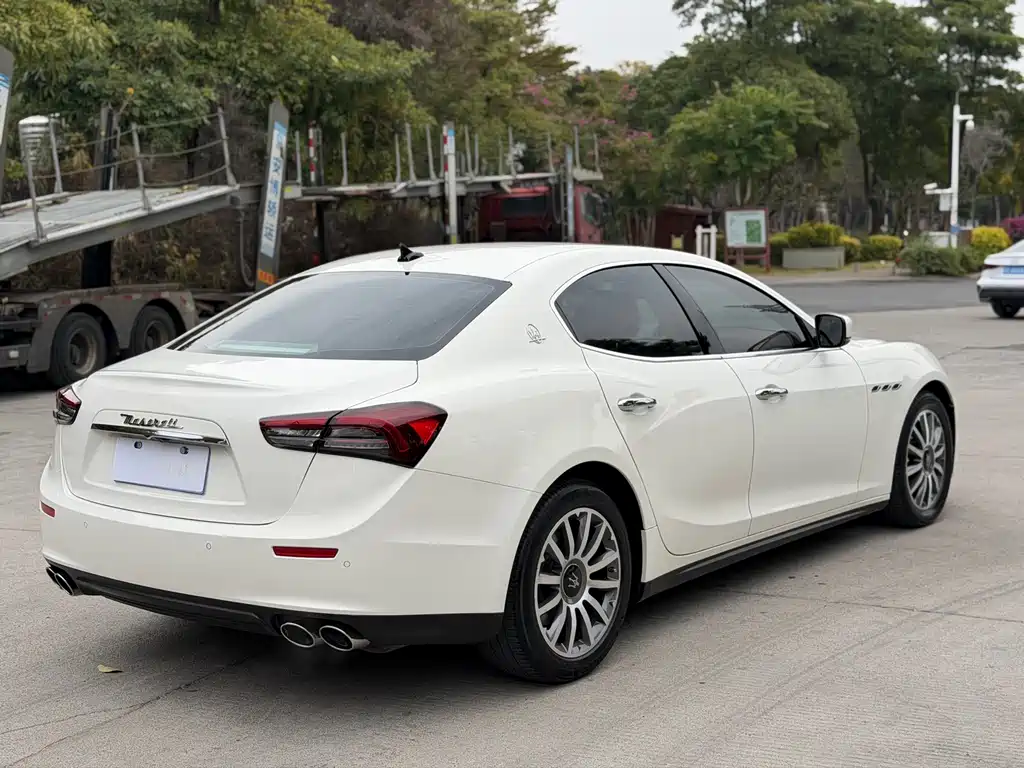 Maserati Ghibli 2015 — фото 8