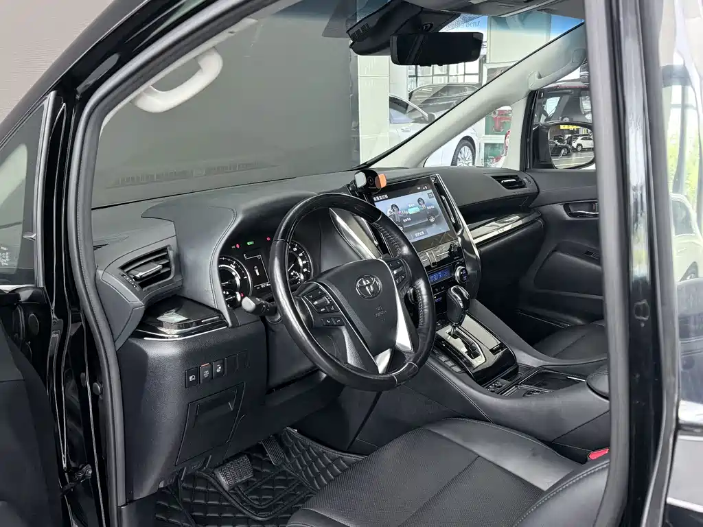 Toyota Vellfire 2022 — фото 11