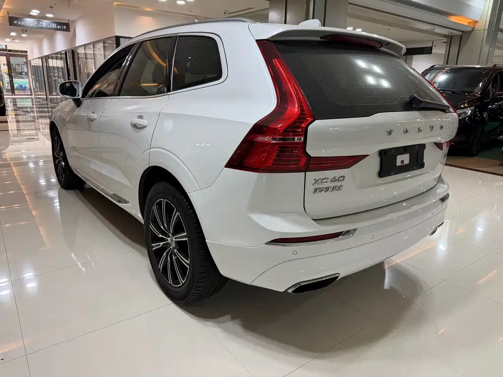 Volvo XC60 2020 — фото 13