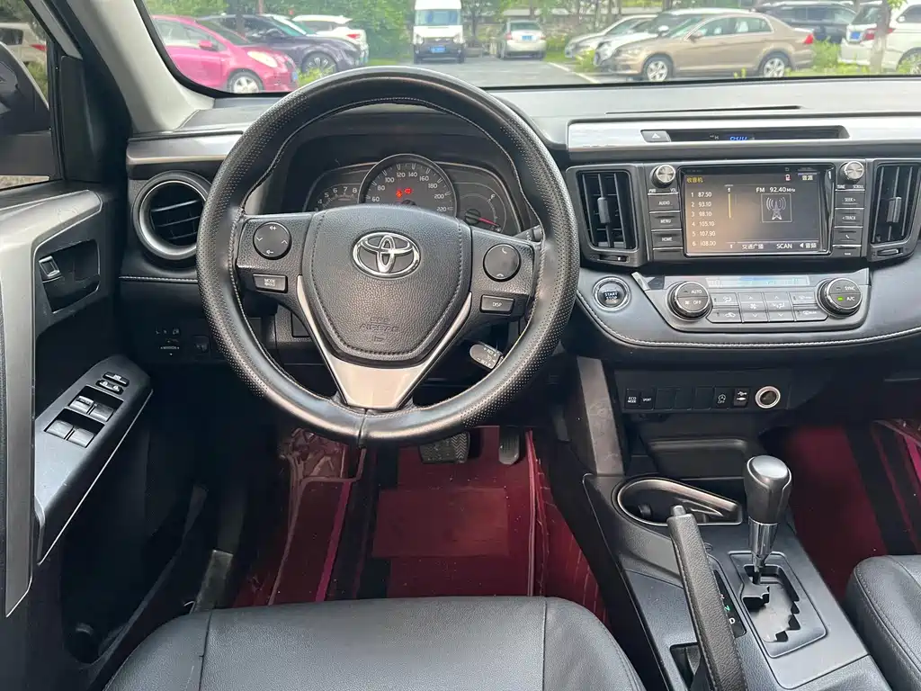 Toyota RAV4 2019 — фото 14