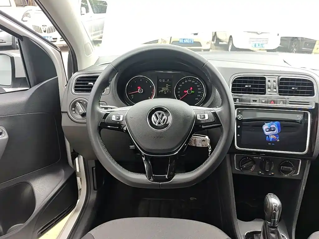 Volkswagen Polo 2018 — фото 11