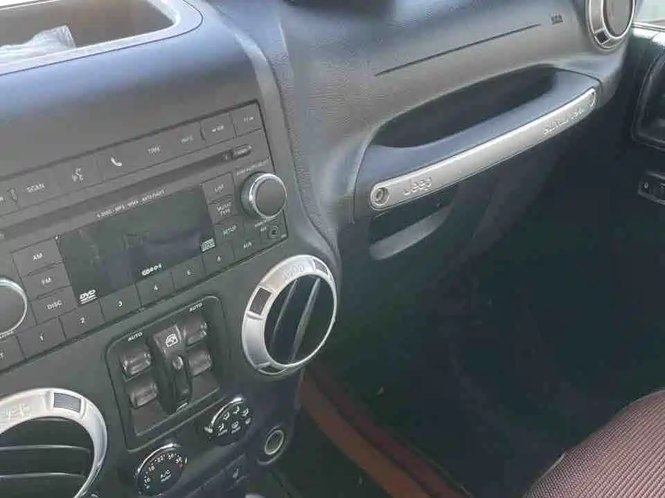Jeep Wrangler 2013 — фото 12