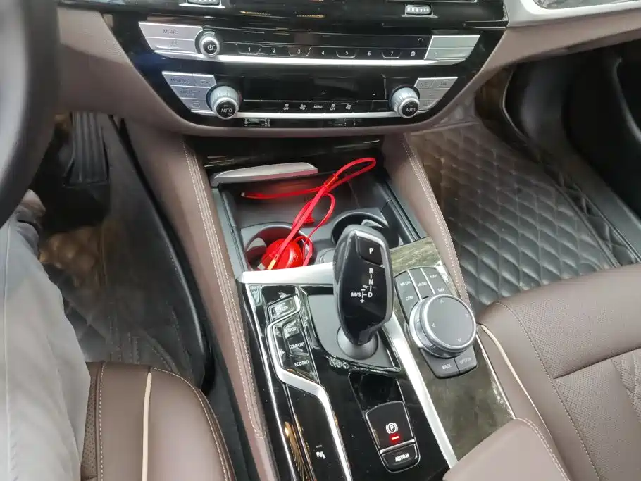 BMW 5 Series 2021 — фото 16