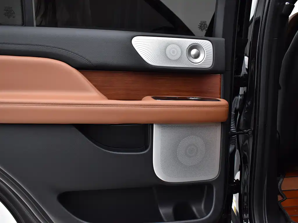 Lincoln Navigator 2020 — фото 19