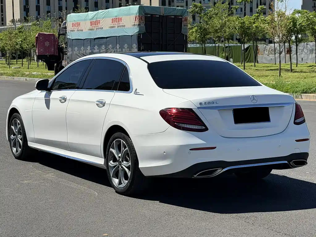 Mercedes-Benz E-Class 2020 — фото 17