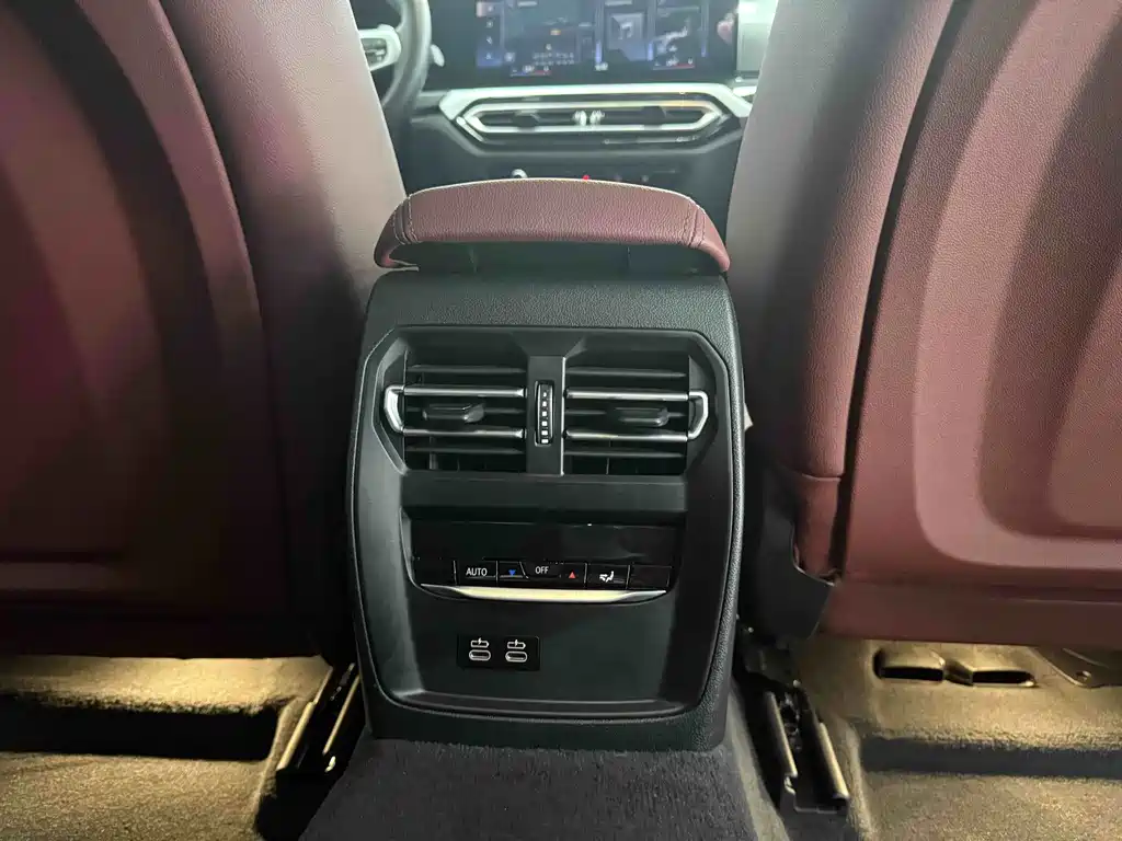 BMW 3 Series 2023 — фото 10