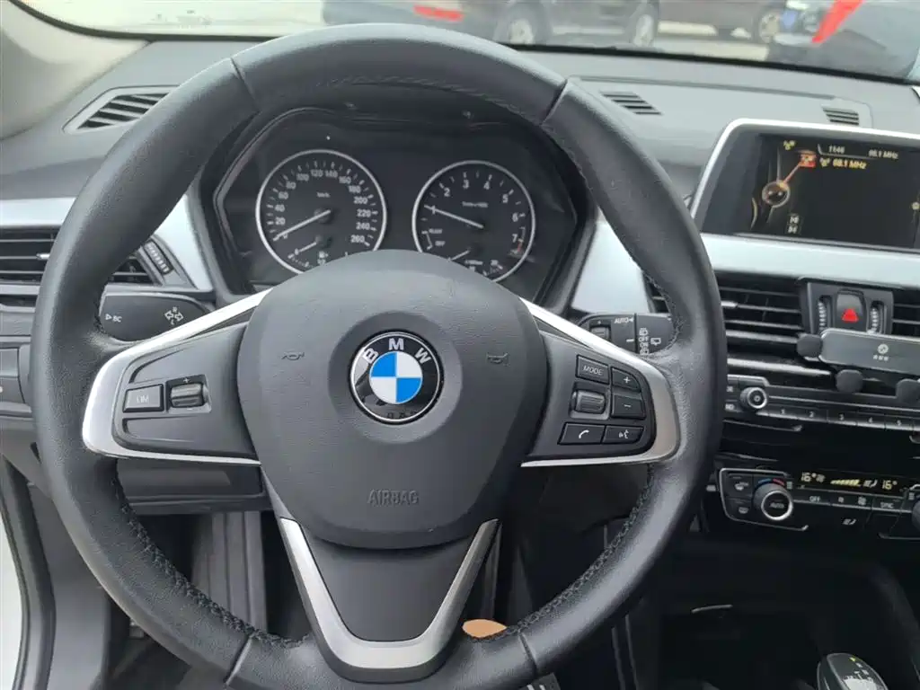 BMW X1 2017 — фото 11