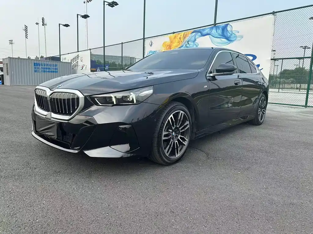 BMW 5 Series 2024 — фото 1