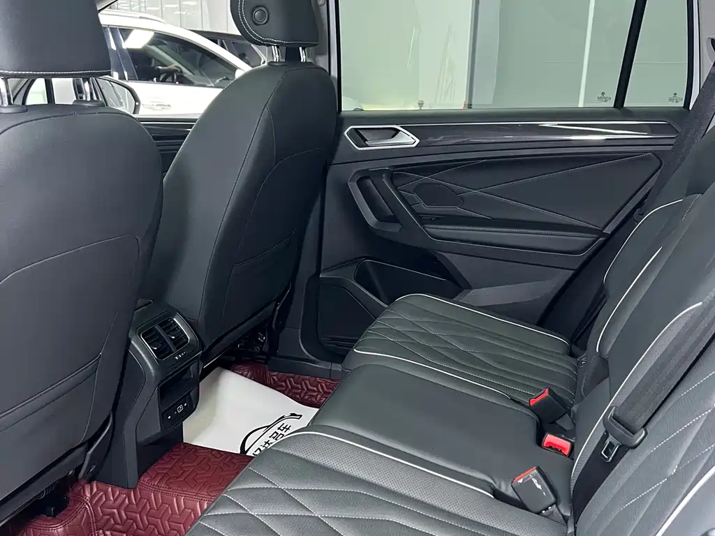 Volkswagen Tiguan L 2023 — фото 16