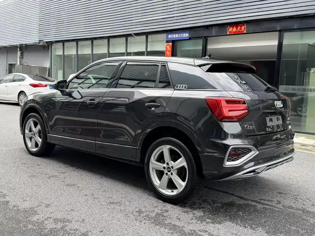 Audi Q2L 2022 — фото 10