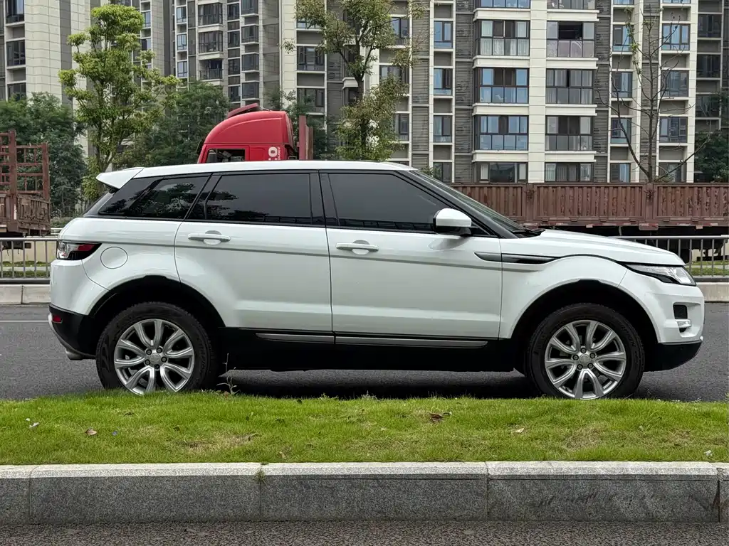 Land Rover Evoque 2015 — фото 19