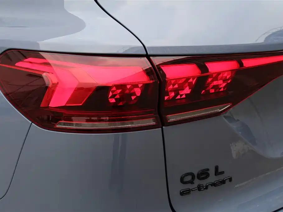 Audi Q6L e-tron 2025 — фото 16