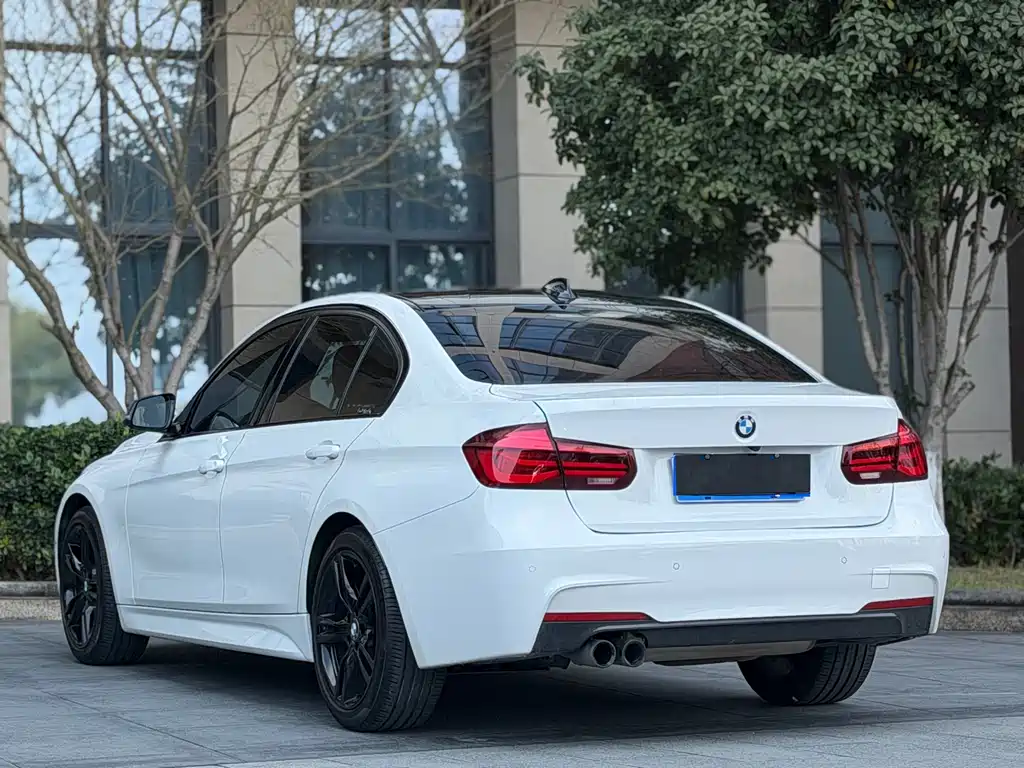 BMW 3 Series 2019 — фото 10