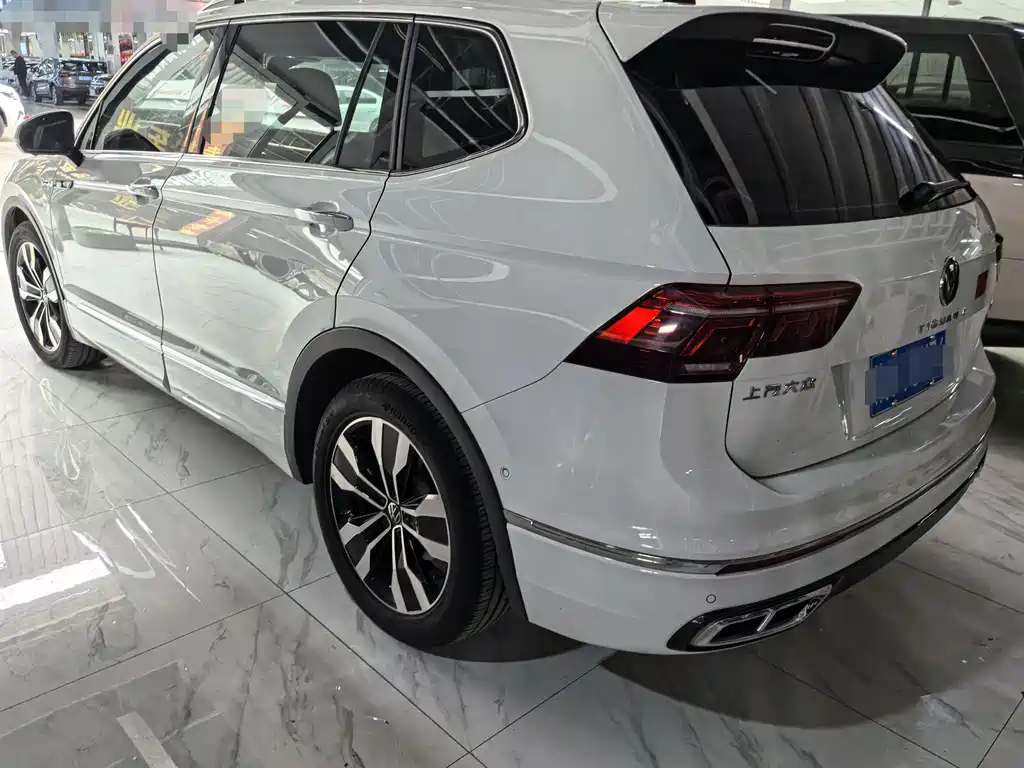 Volkswagen Tiguan L 2023 — фото 4