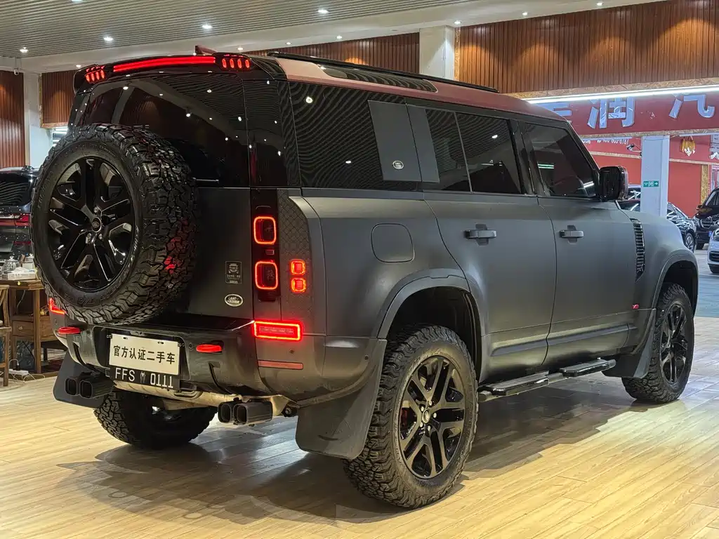 Land Rover Defender 2023 — фото 10