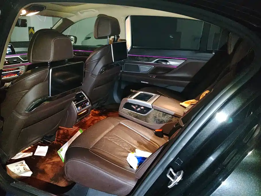 BMW 7 Series 2018 — фото 11