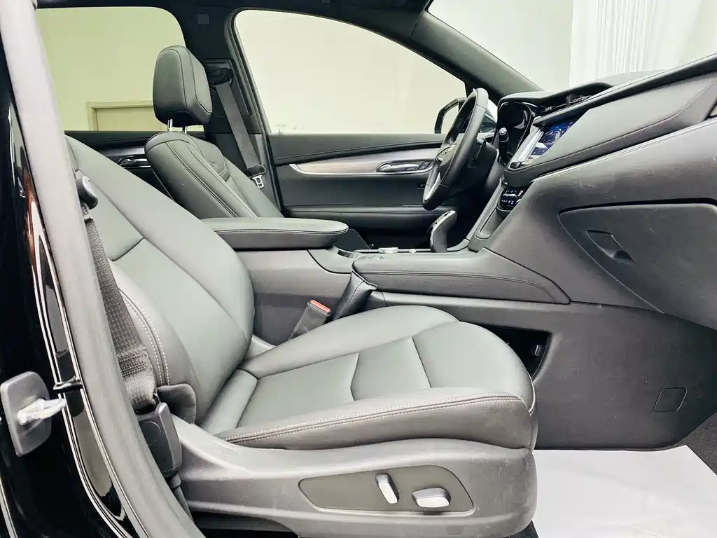 Cadillac XT6 2021 — фото 13