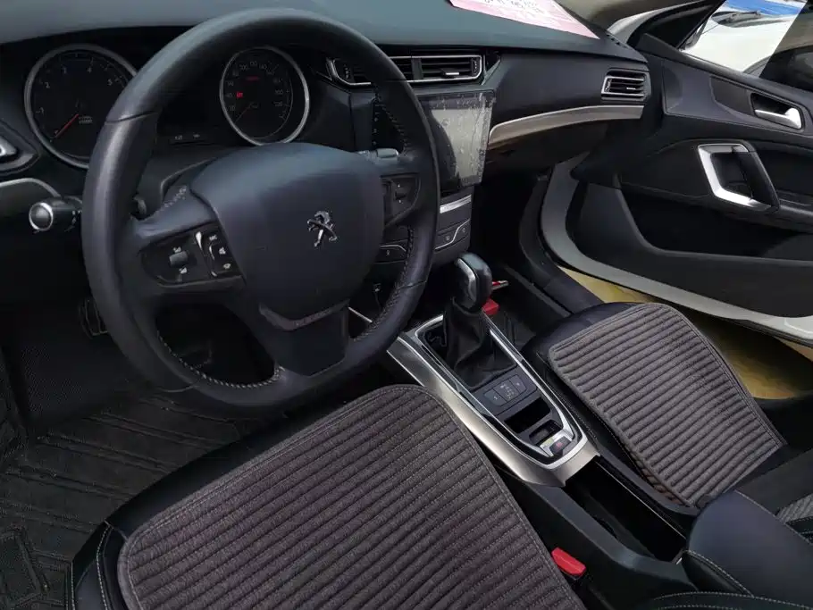 Peugeot 408 2015 — фото 12