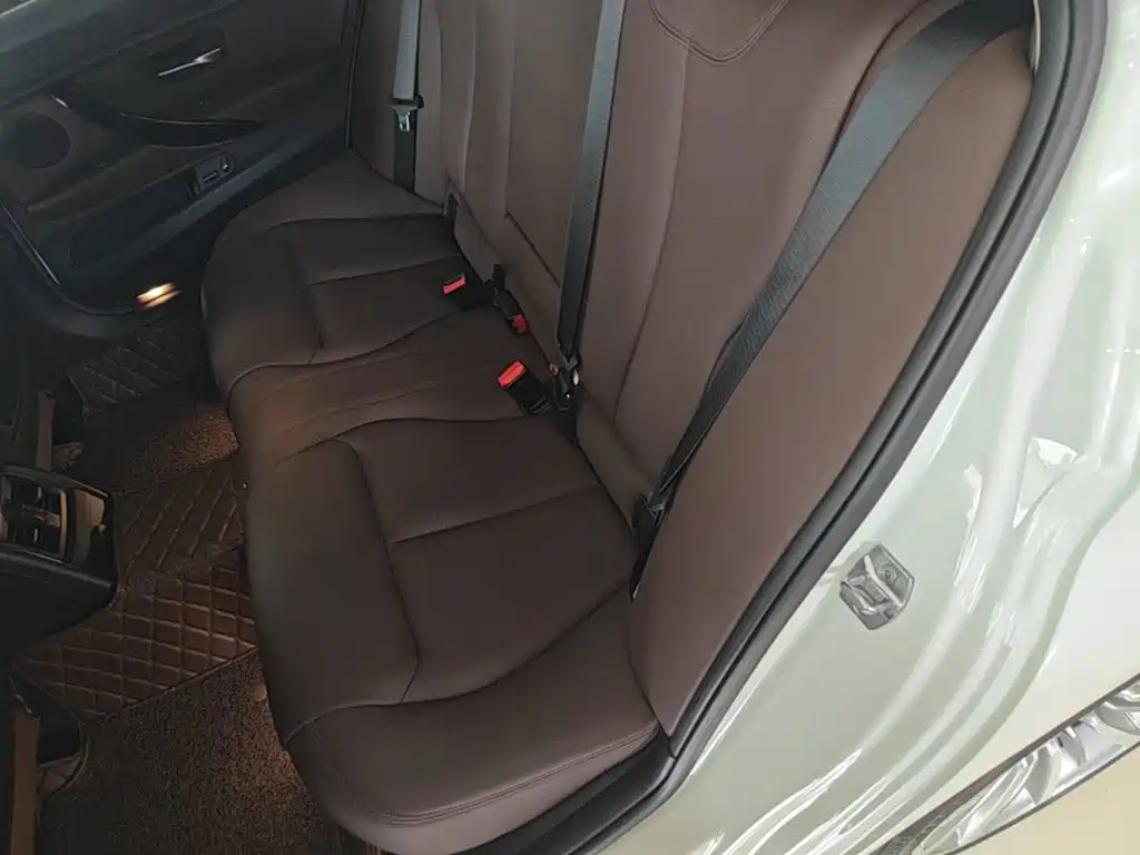 BMW 3 Series 2019 — фото 17