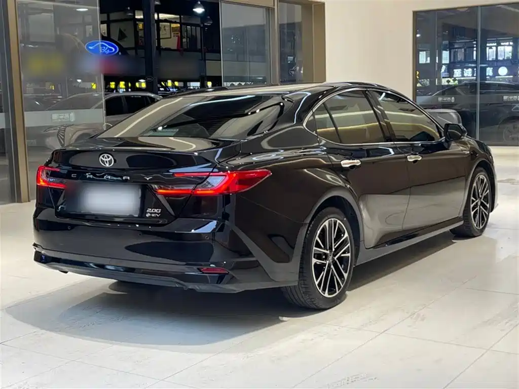 Toyota Camry 2024 — фото 25
