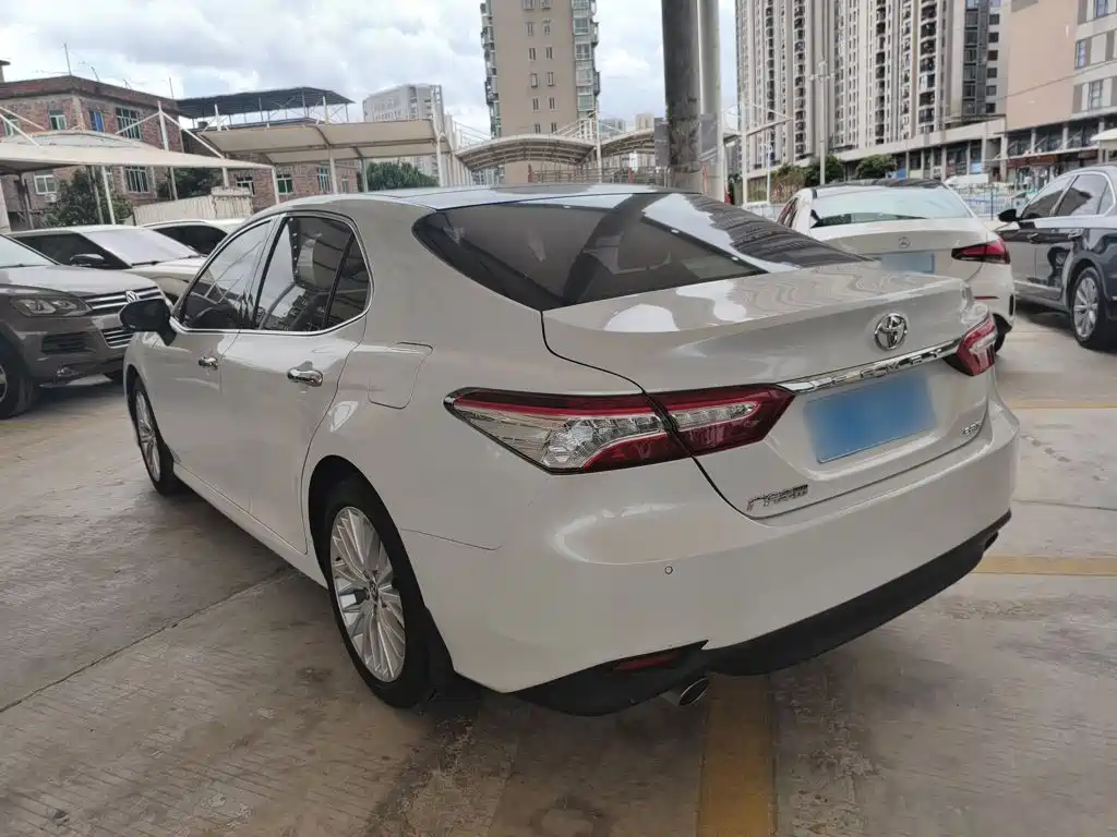 Toyota Camry 2020 — фото 5