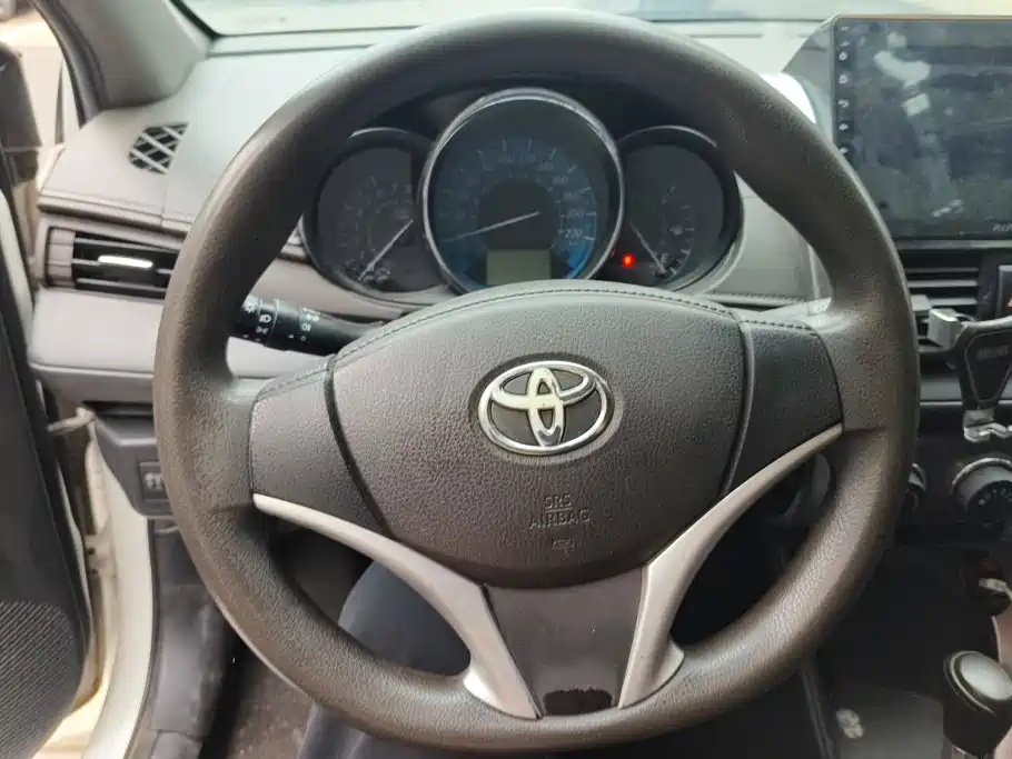 Toyota Yaris L 2015 — фото 15
