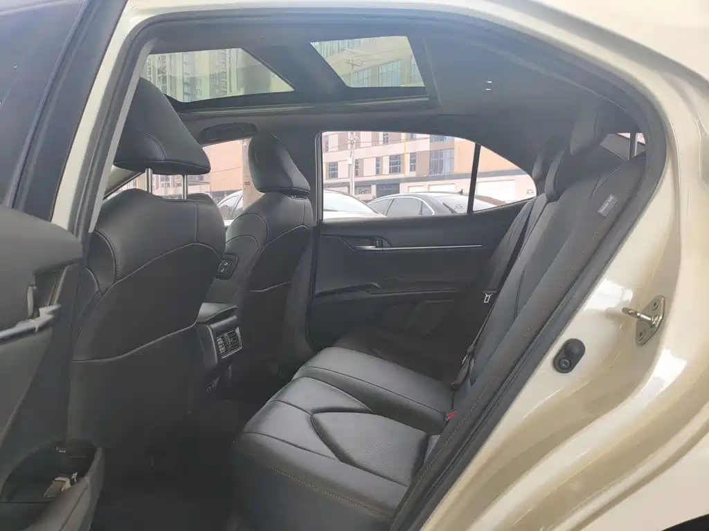 Toyota Camry 2020 — фото 17