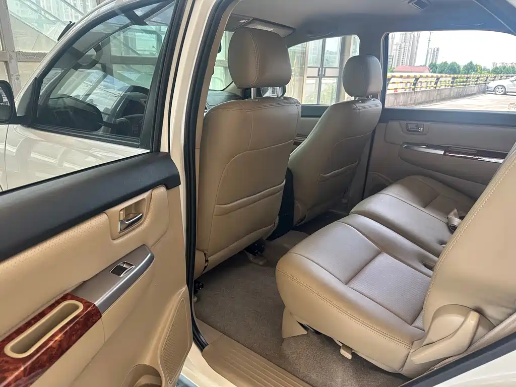 Toyota Fortuner 2017 — фото 13
