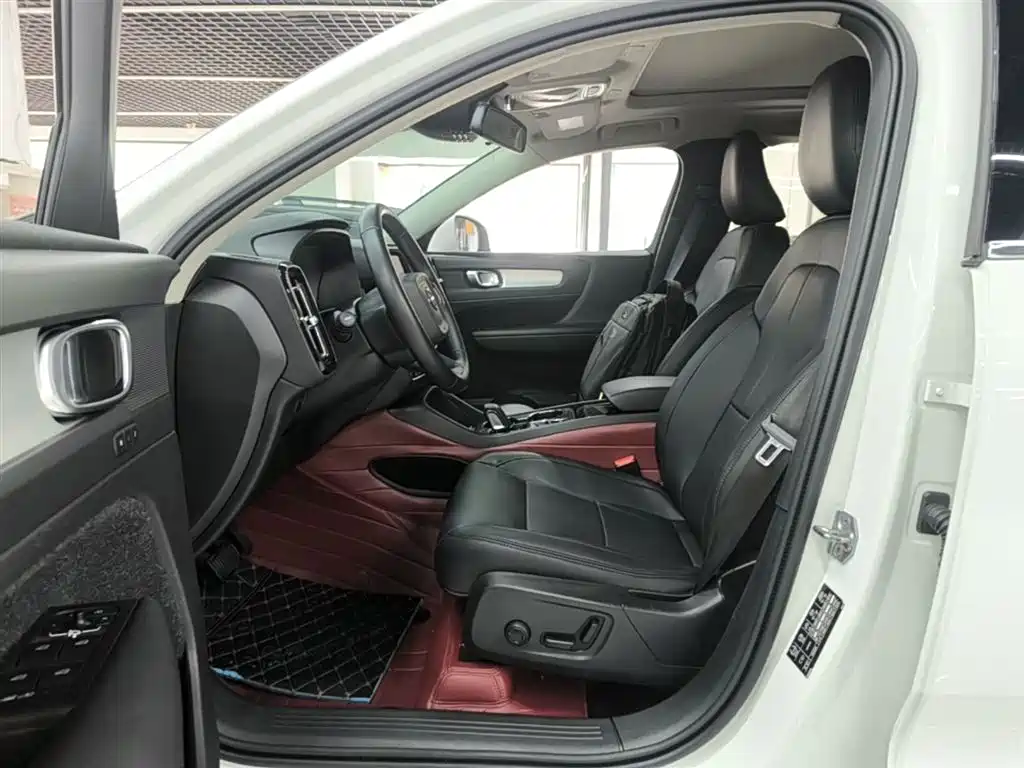 Volvo XC40 2021 — фото 15