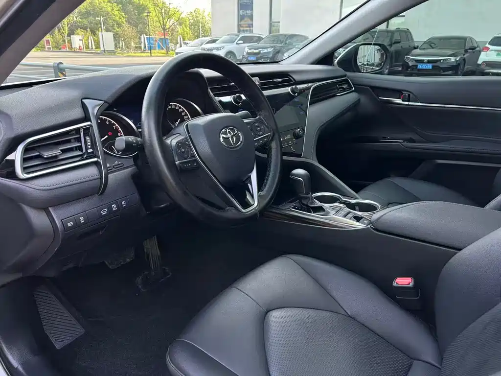 Toyota Camry 2020 — фото 10