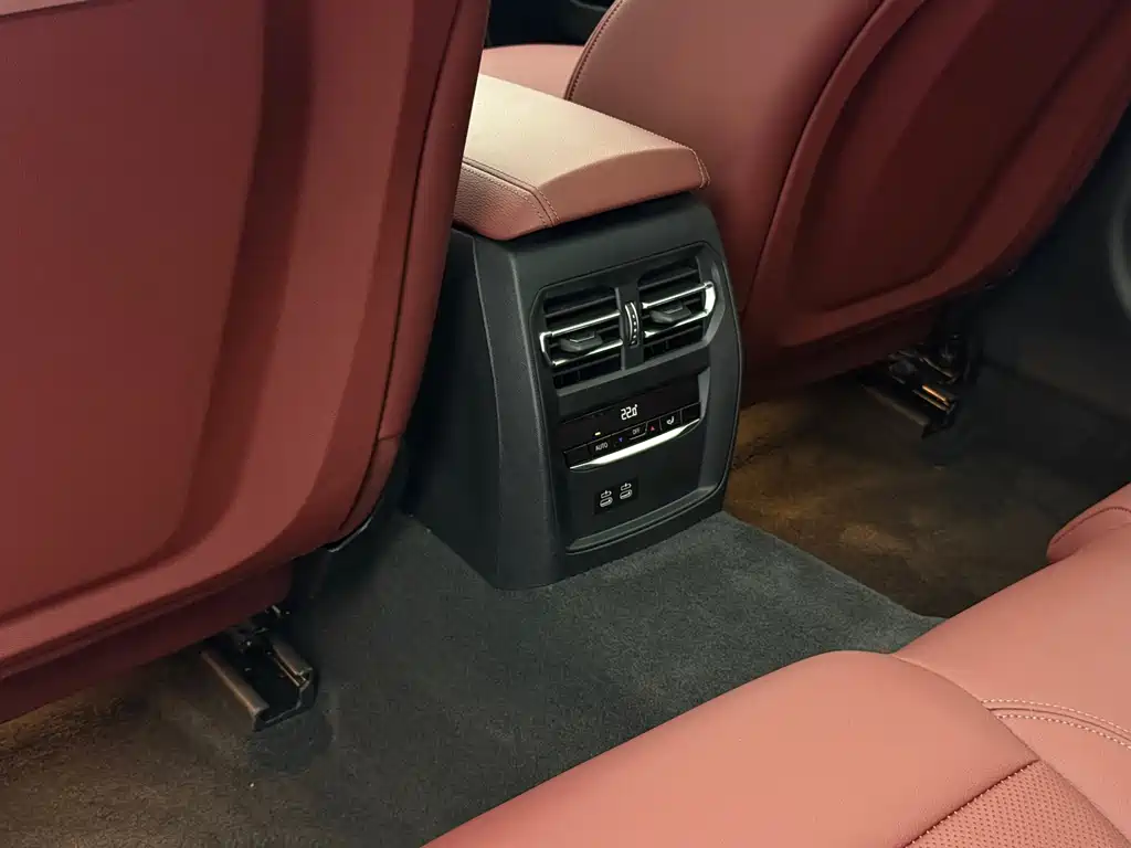 BMW 3 Series 2023 — фото 14