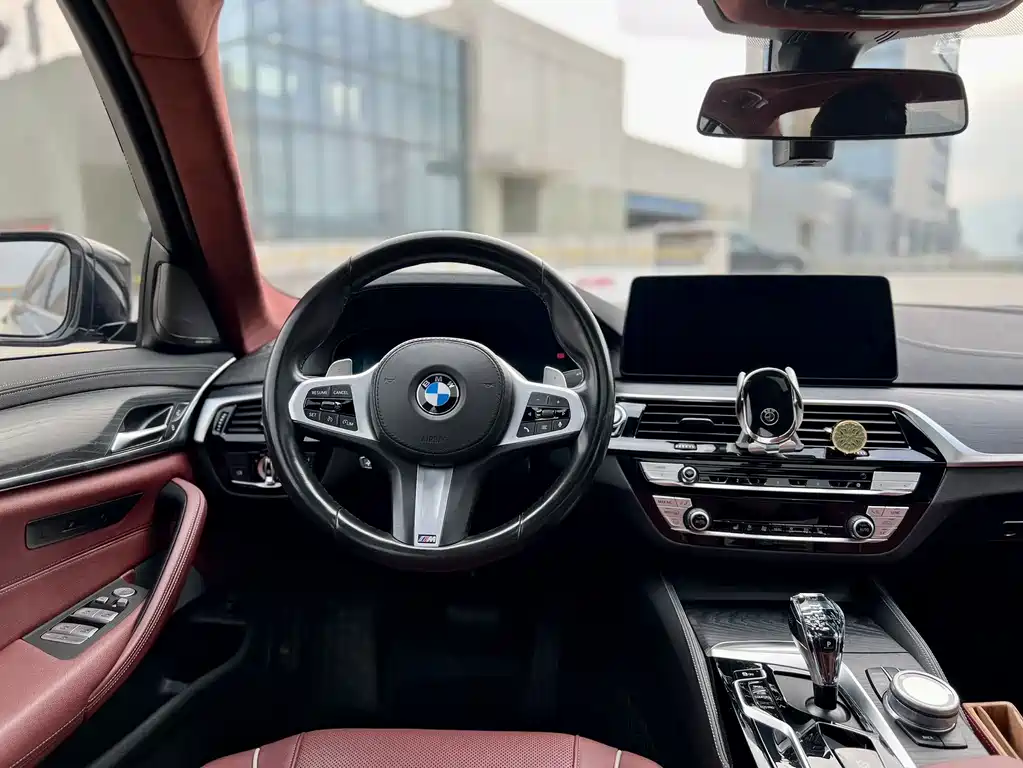 BMW 5 Series 2021 — фото 12