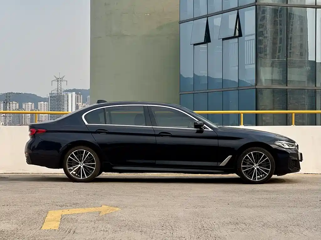 BMW 5 Series 2021 — фото 16