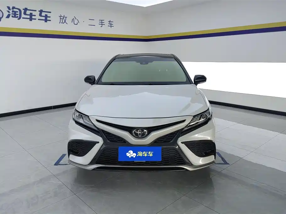 Toyota Camry 2022 — фото 2