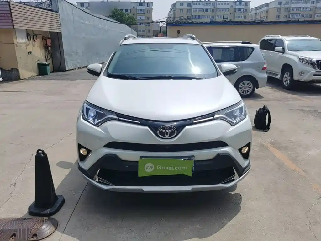 Toyota RAV4 2017 — фото 3