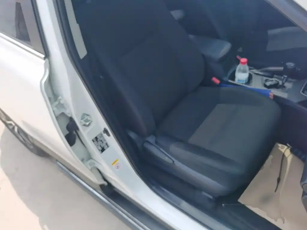 Toyota RAV4 2017 — фото 25