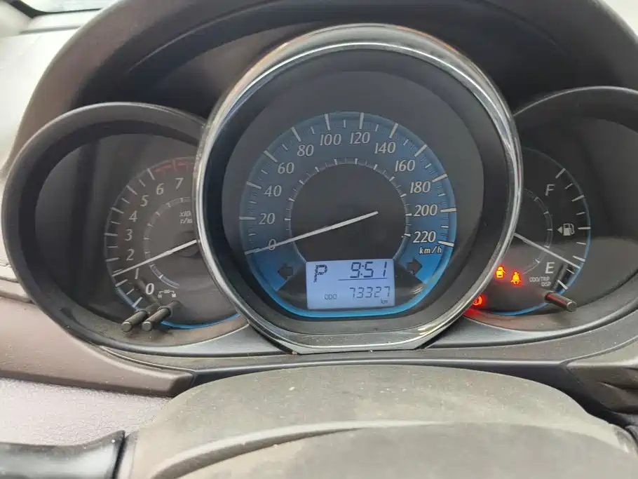 Toyota Yaris L 2015 — фото 14