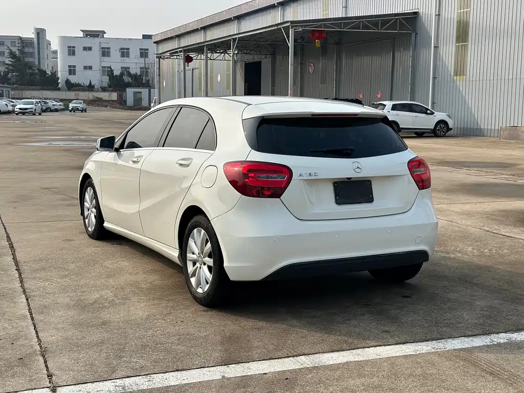 Mercedes-Benz A-Class 2016 — фото 11