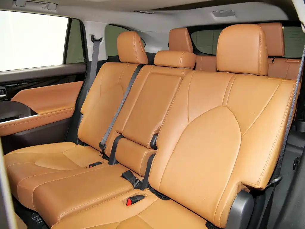 Toyota Highlander 2023 — фото 14