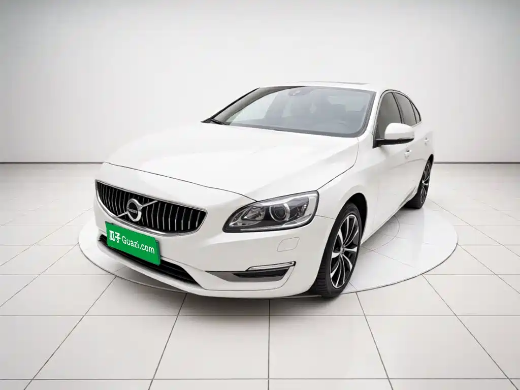 Volvo S60 2019 — фото 1