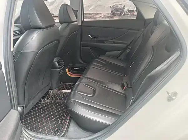 Hyundai Elantra 2022